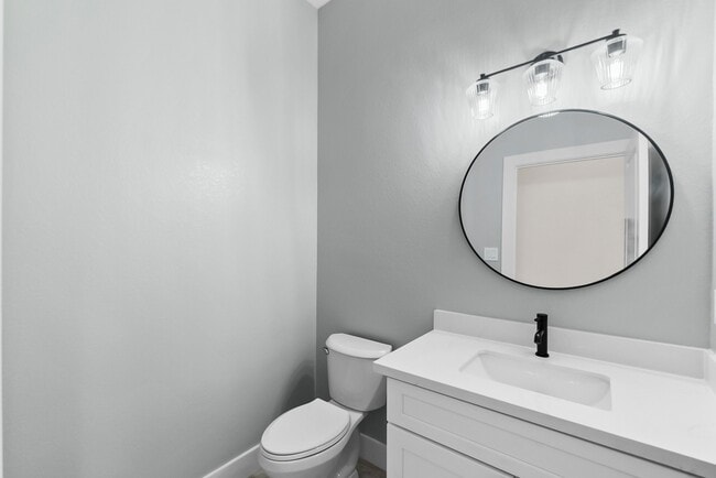 Building Photo - 244 Fawn Dr