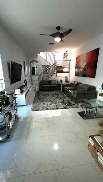 Building Photo - 6923 Julia Gardens Dr