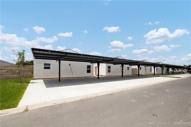 Building Photo - 2705 Woodpecker Rd