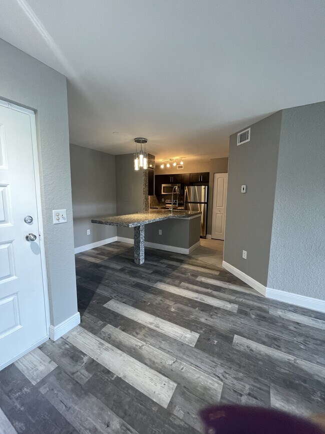 Building Photo - 2803 N Oakland Forest Dr