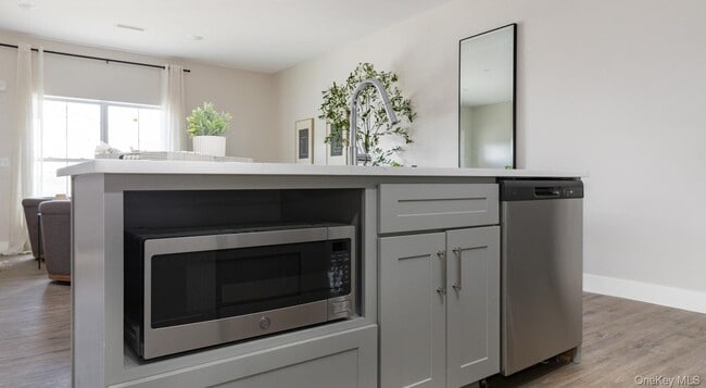 Building Photo - 3 Hudson W Dr