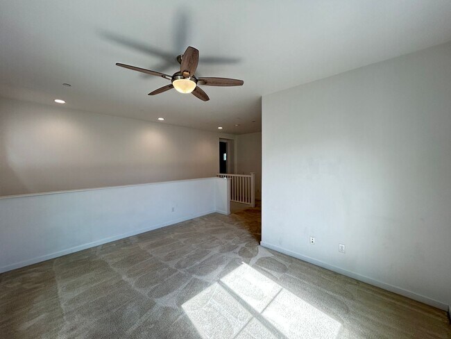 Building Photo - Stunning 4 Bedroom 3 Bath Plus Loft Home in Costa Mesa