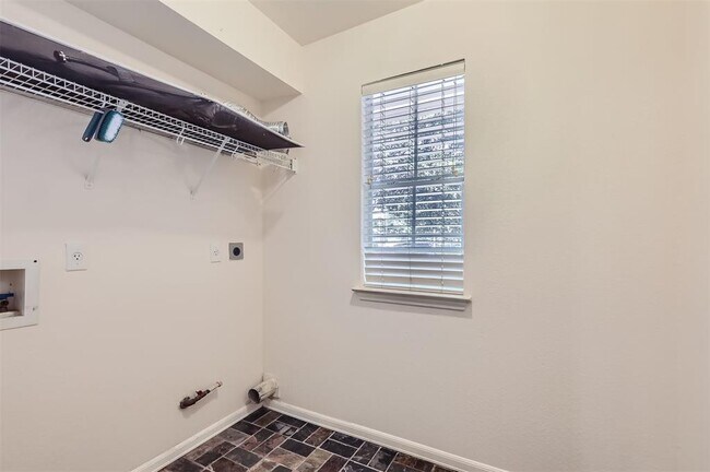 Building Photo - 3001 Rainy River Dr