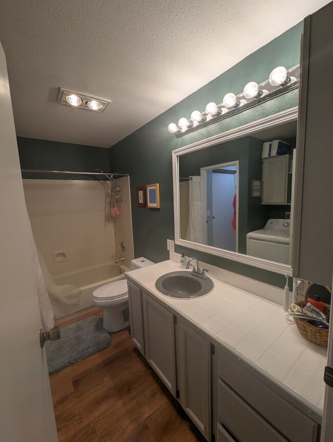 Building Photo - 2 bed/1 bath Crowhill condo on Douglas- Unfurnished