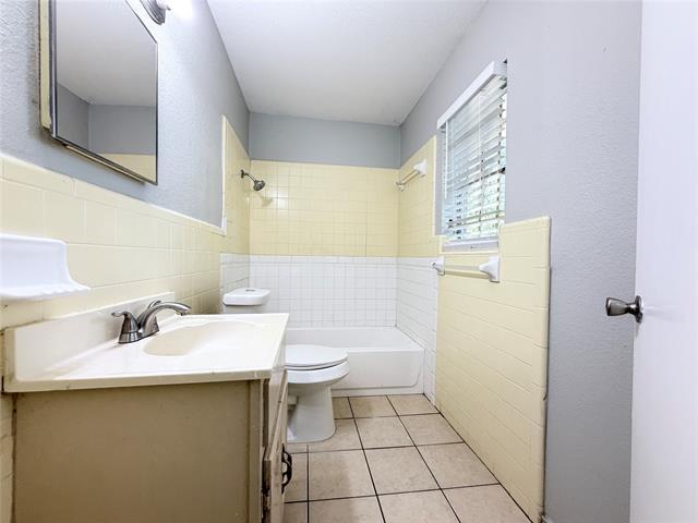 Building Photo - 619 Midvale Dr