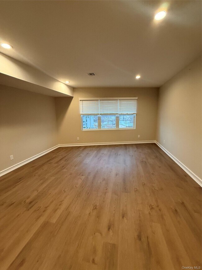 Building Photo - 122 Greenwich Ave