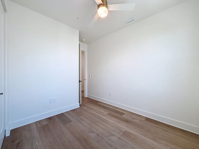 Building Photo - 342 14th St N