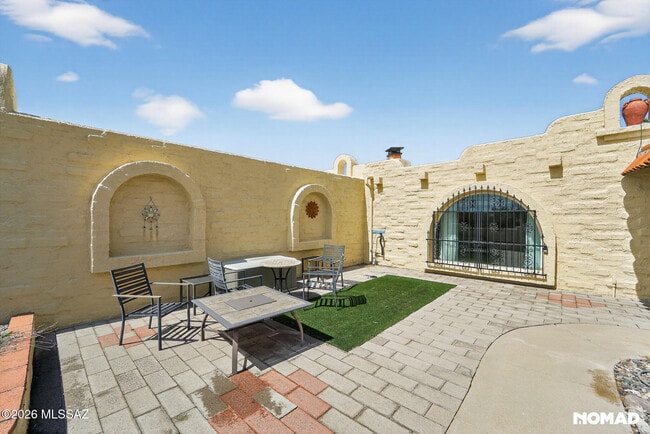 Building Photo - 768 W Calle Del Ensalmo