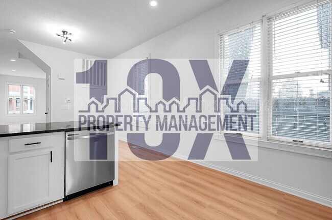 Building Photo - 1116 Summit St