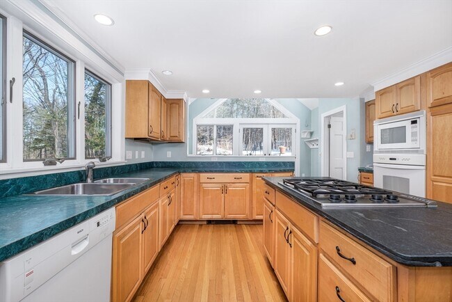 Building Photo - 445 Glen Rd