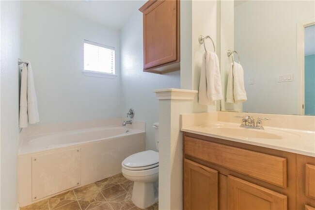 Building Photo - 9201 Brodie Ln