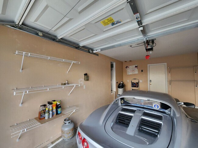 Building Photo - Modern Comfort in the Heart of Summerlin!