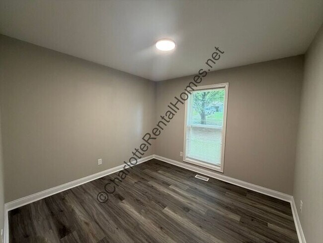 Building Photo - Beautifully Updated 3BR/2BA Home with Garage in Charlotte!