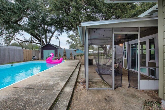 Building Photo - 1111 S Old Corry Field Rd