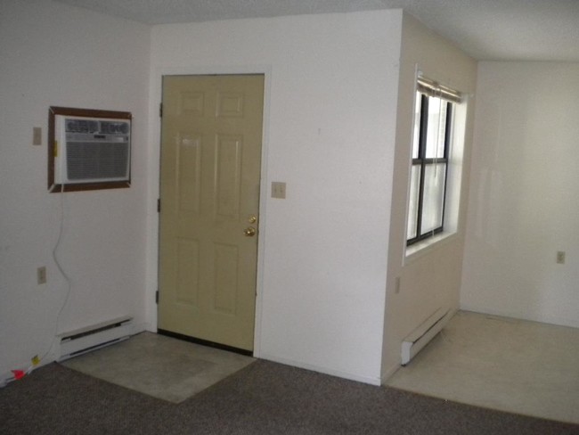 Building Photo - 300 West Clay # 7