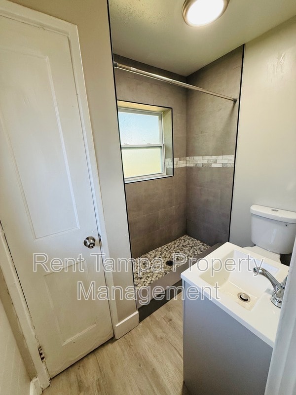 Building Photo - 637-637 17th Ave S