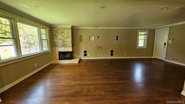 Building Photo - 72 Schriever Ln