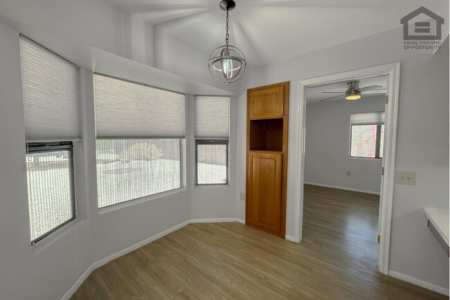Building Photo - 17211 N Desert Glen Dr