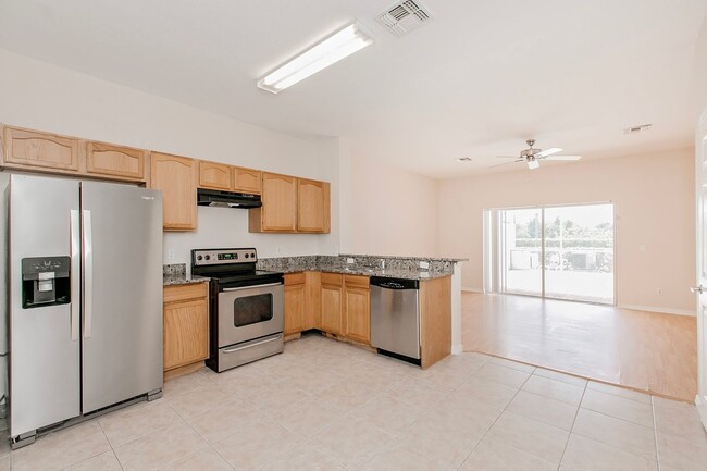 Building Photo - LEASING INCENTIVE!!!!!Gorgeous 3 Bed Townh...