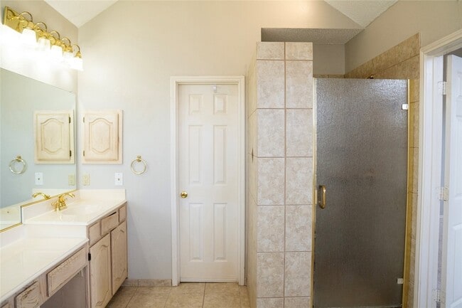 Building Photo - 5609 Exeter Dr