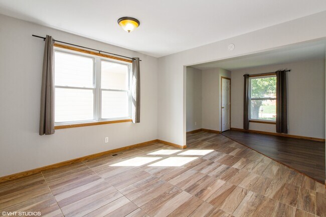 Building Photo - 230 Maple St
