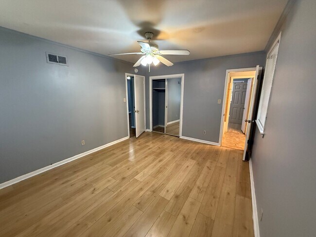 Building Photo - 714 8th Ave