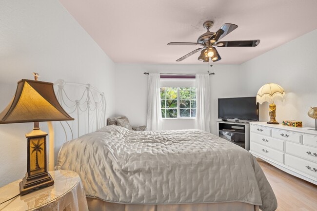 Building Photo - Sapphire lakes - 2 bedroom fully furnished condo