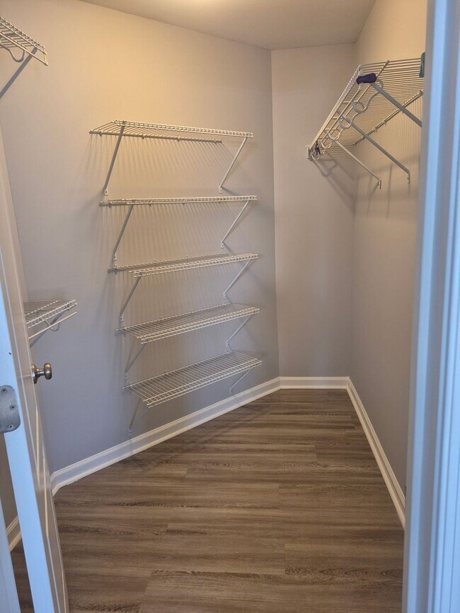 Building Photo - 3 Bedrooms, 2.5 Bathrooms Single Family Home