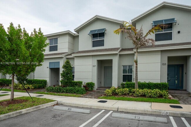 Building Photo - 137 NE 3rd St