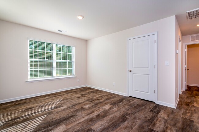 Building Photo - 7882 Shallowbrook Dr