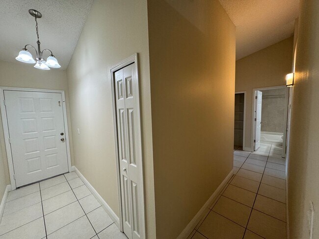 Building Photo - Charming 3 Bedroom, 2 Bathroom Home in Winter Park!!