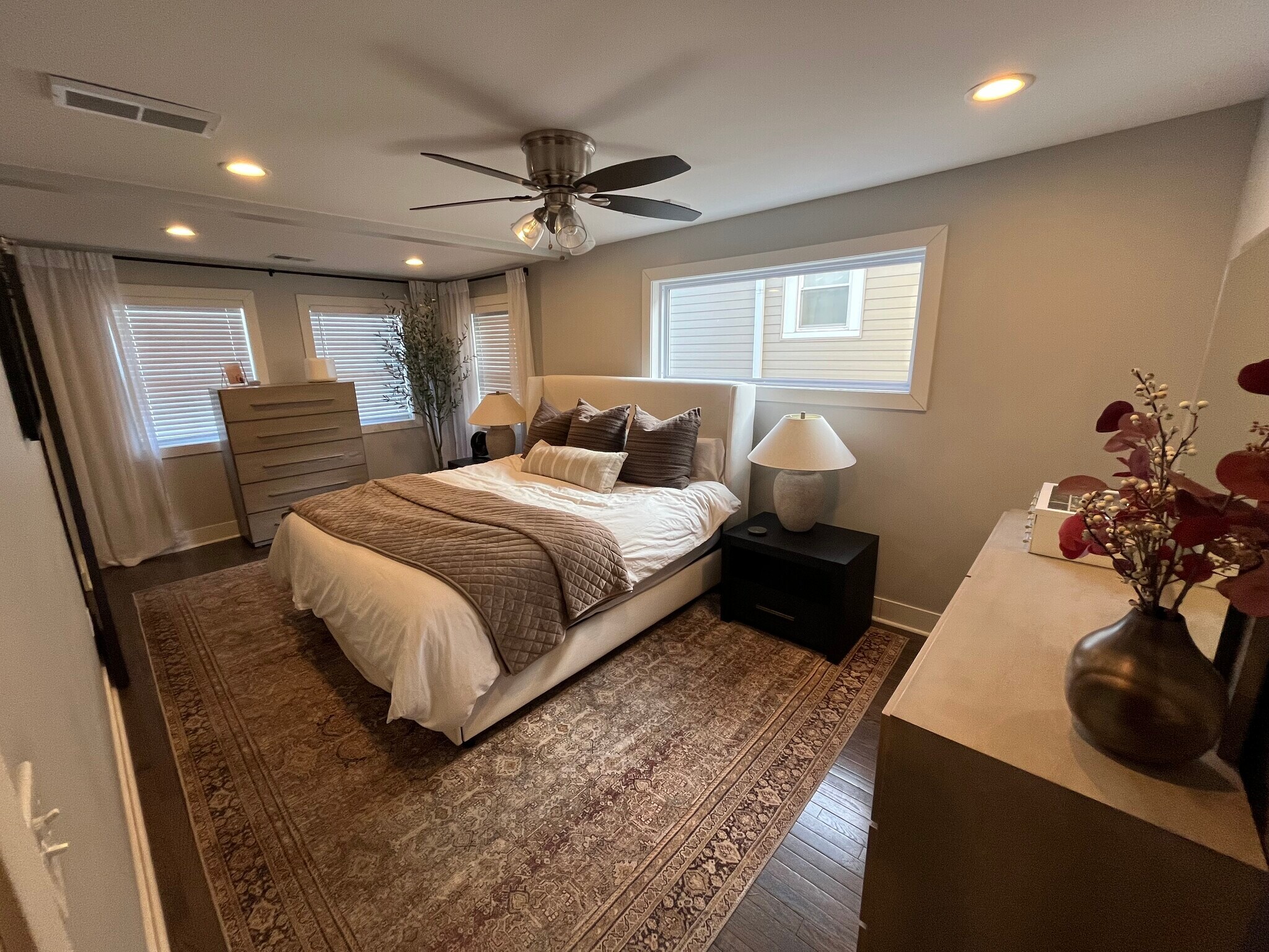Master bedroom - 2627 Campbell St