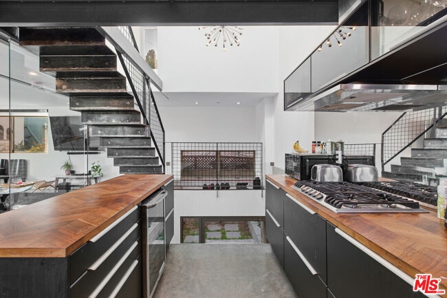 Building Photo - 6127 Glen Tower St