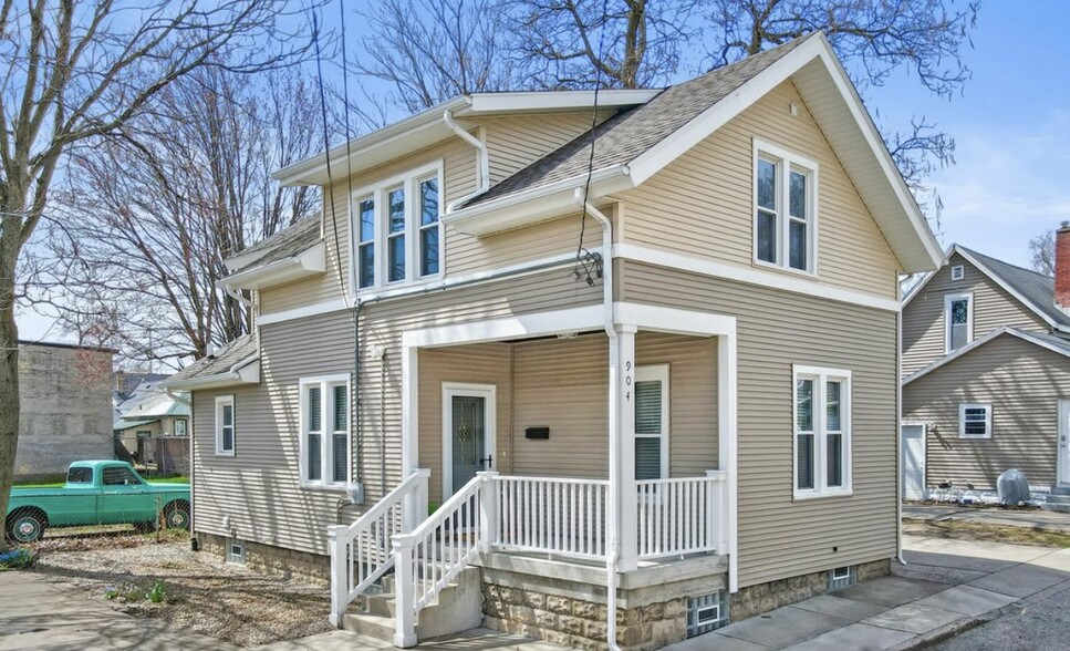Primary Photo - 904 Zeeland Ct NE