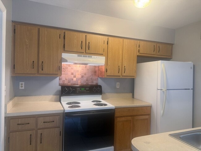 Building Photo - Spacious Duplex in Poinciana