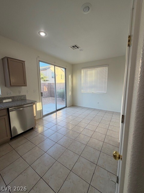 Building Photo - 2660 Heathrow St