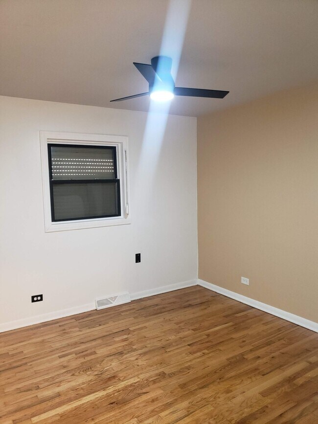 Building Photo - 1429 Kasten Dr