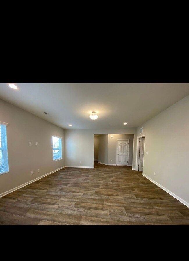 Building Photo - Charming 3BR House in Charlotte