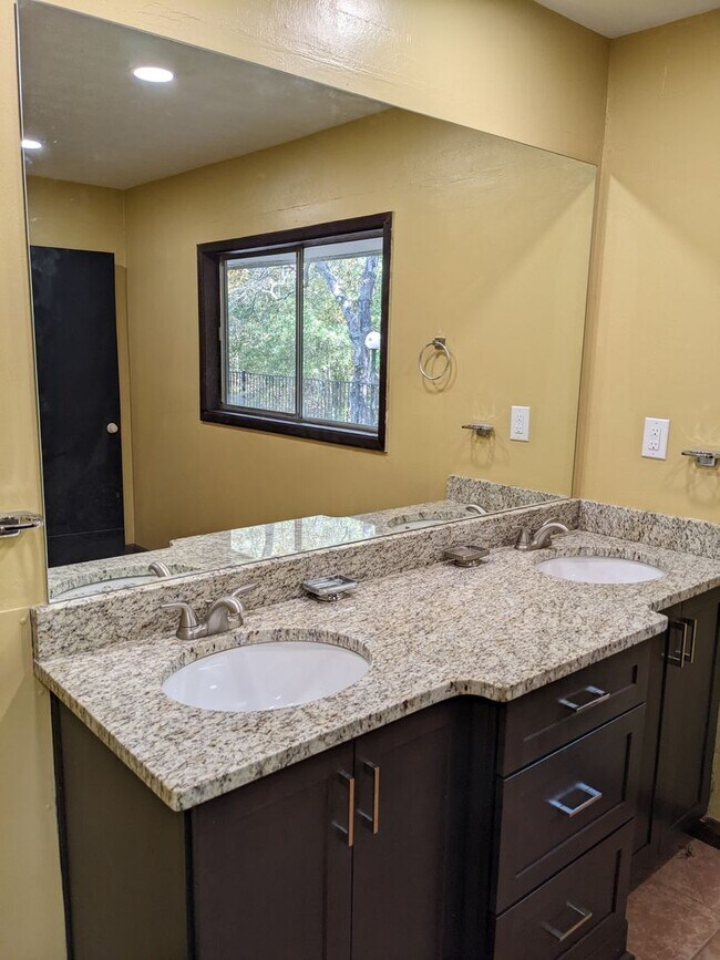 Building Photo - 163 Old Norton Rd