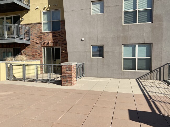 Building Photo - Spacious 2-Bed/2-Bath Cry Creek Crossing C...