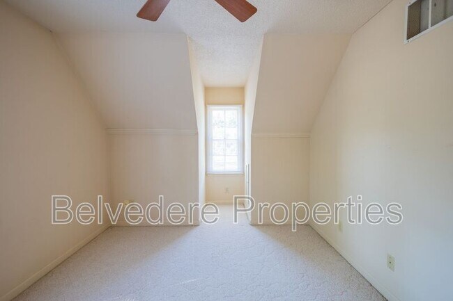 Building Photo - 8 Barret Place