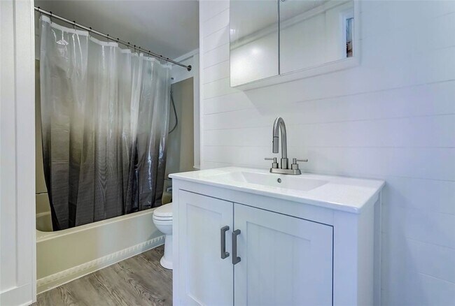 Building Photo - 958 Manitou Rd