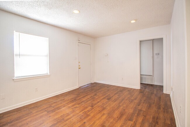 Primary Photo - 4602 Detroit Ave