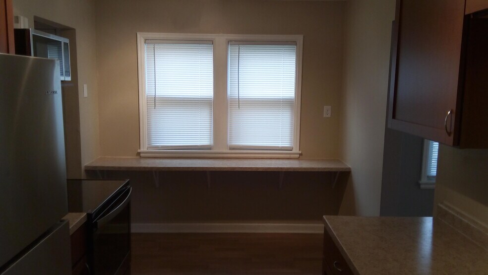 Breakfast bar in kitchen! - 5634 Nicollet Ave