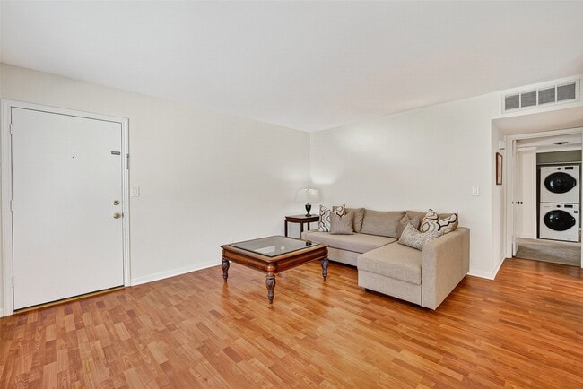 Building Photo - 6466 Bayou Glen Rd