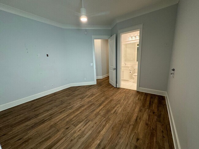 Building Photo - Grand Point East - 4 Bedroom, 3 Bathroom w...
