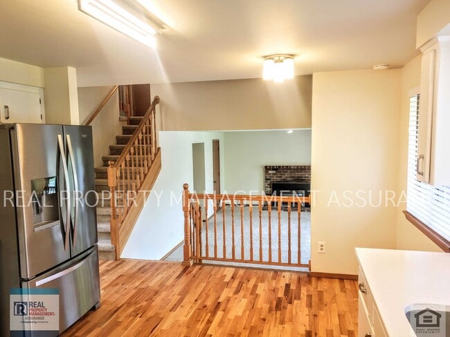 Building Photo - Charming 3 Bedroom Home With A 2 Car Garage!!