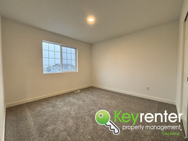 Building Photo - Beautiful 4 Bedroom 2.5 Bathroom Tacoma Home for Rent in Quiet Cul-De-Sac Community