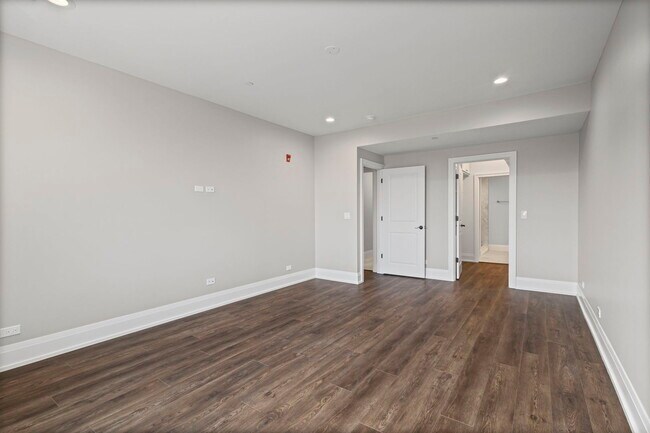 Building Photo - 1036 Lake St
