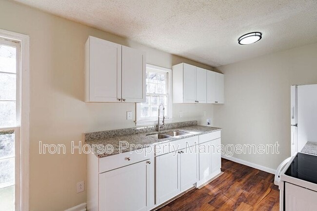 Building Photo - 414 W Richland Ave